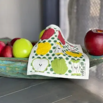 Sponge cloth with apple design